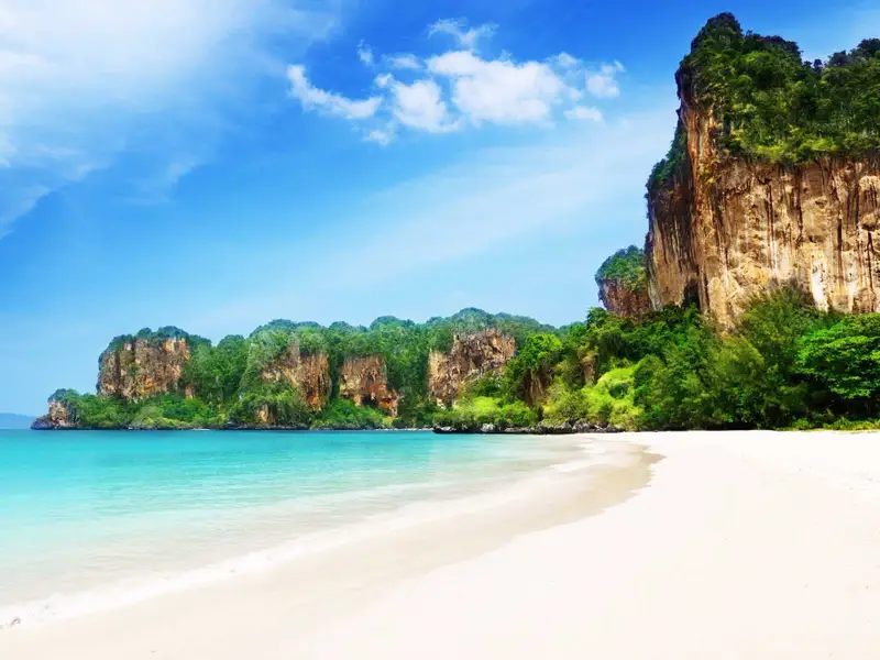 Thailand has a little bit of everything: picturesque beaches, busy cities, magnificent temples, and tranquil nature parks.