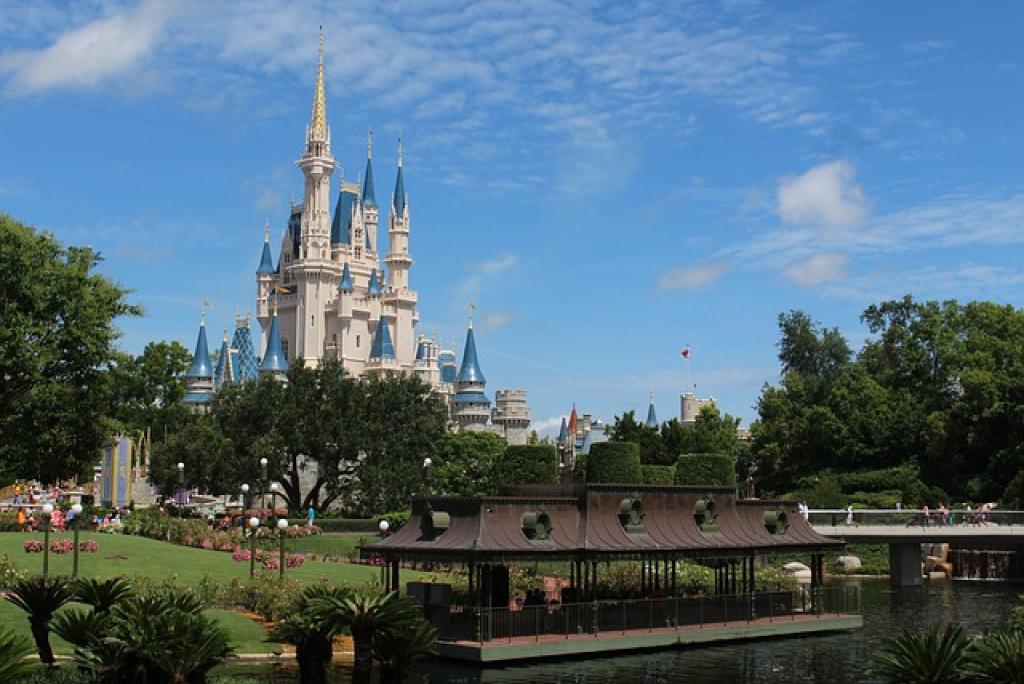 Cheap Travel Tip #25: Take Advantage of Free Experiences at Disney / Universal